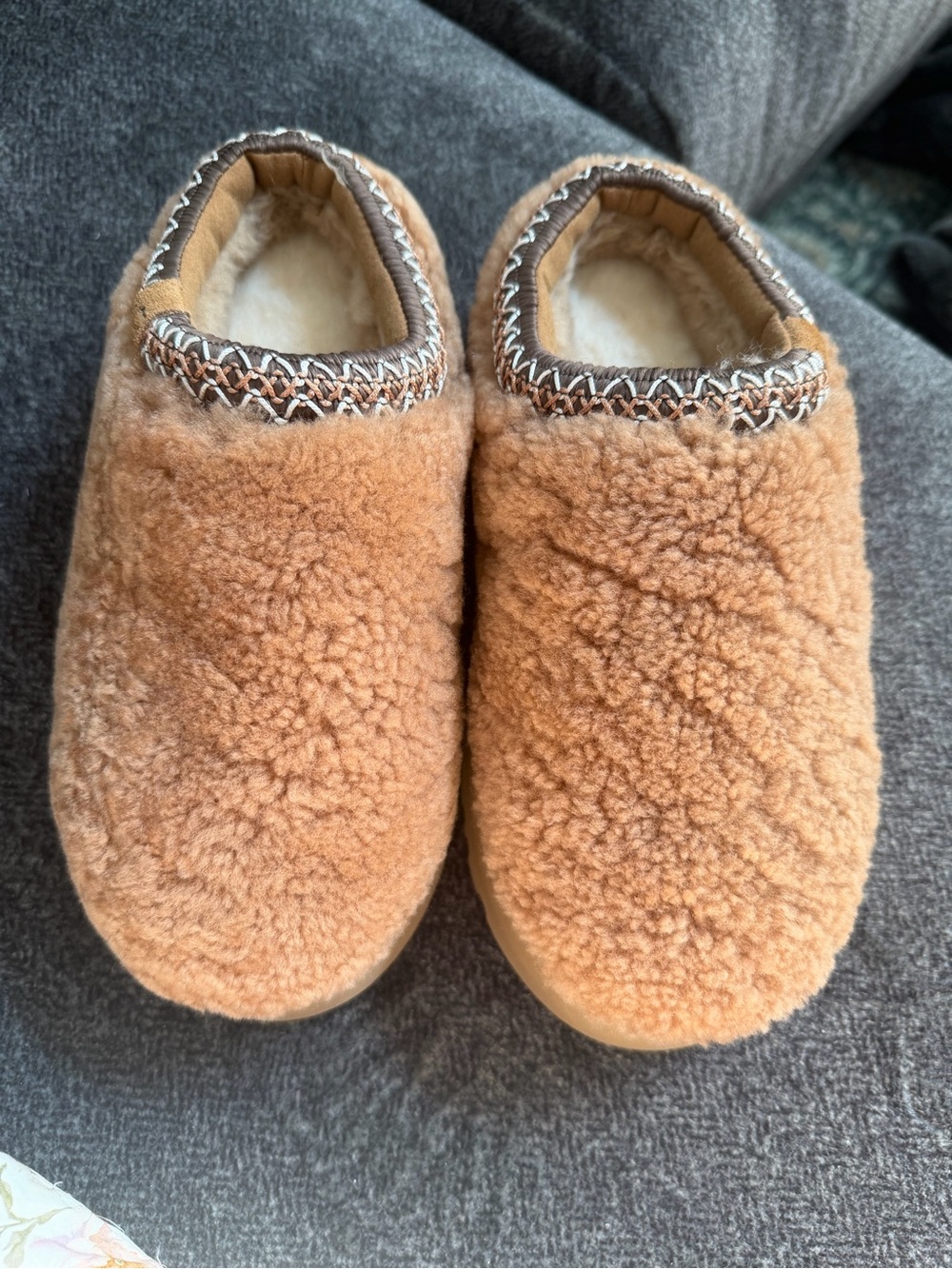 UGG platform shearling slippers Chestnut Model 1107